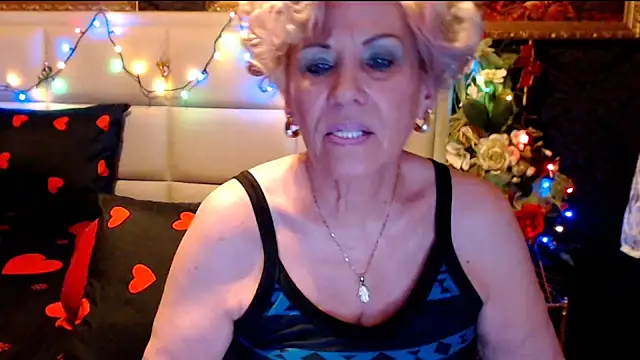 Snapshot of HappyWomanOn chatting on January 24, 11:04 am HappyWomanOn online show from January 24, 11:04 am