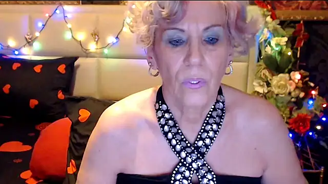 Snapshot of HappyWomanOn chatting on January 26, 7:09 pm HappyWomanOn online show from January 26, 7:09 pm