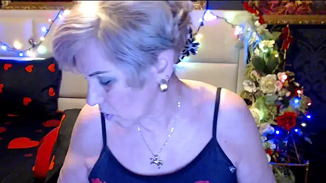 Snapshot of HappyWomanOn chatting on January 29, 10:27 am HappyWomanOn online show from January 29, 10:27 am