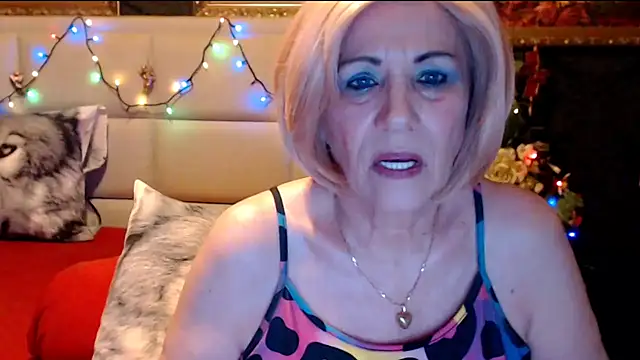 Snapshot of HappyWomanOn chatting on March 16, 7:38 pm HappyWomanOn online show from March 16, 7:38 pm