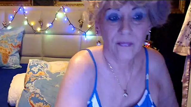 Snapshot of HappyWomanOn chatting on March 22, 10:39 am HappyWomanOn online show from March 22, 10:39 am