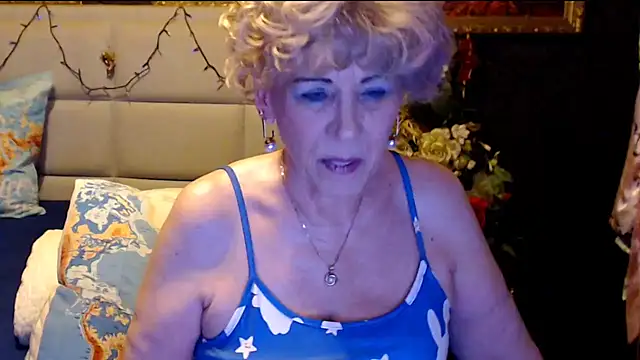 Snapshot of HappyWomanOn chatting on March 22, 7:31 pm HappyWomanOn online show from March 22, 7:31 pm