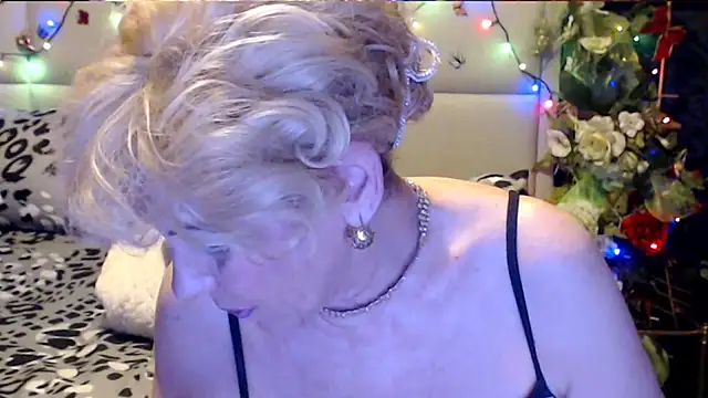 HappyWomanOn online show from November 13, 8:08 pm