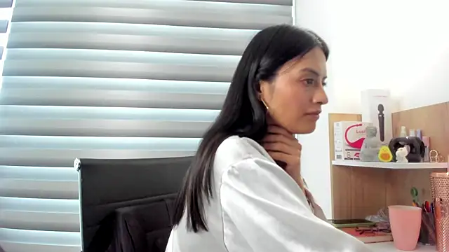 nia  white online show from February 10, 5:19 pm