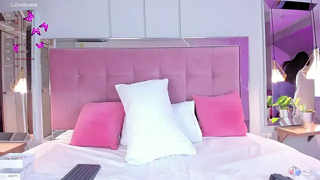 Snapshot of Ahincale chatting on March 7, 7:49 pm Ahincale online show from March 7, 7:49 pm