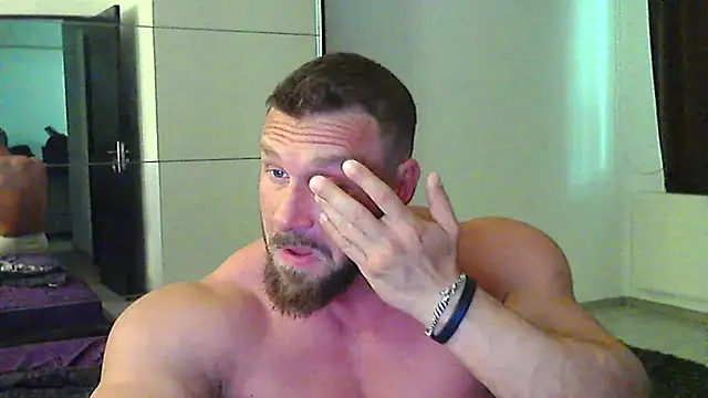muscularkevin online show from May 1, 12:21 pm