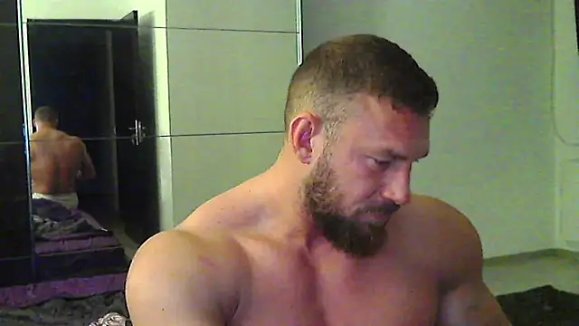 muscularkevin online show from May 5, 3:03 am