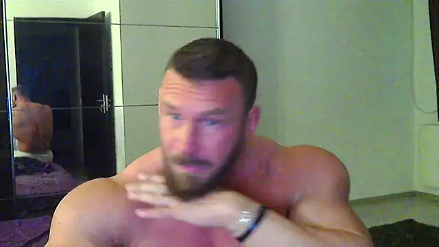 muscularkevin online show from May 7, 3:23 am