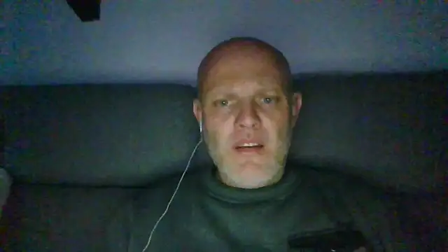 Snapshot of davigochi77bcn chatting on February 6, 6:33 pm davigochi77bcn online show from February 6, 6:33 pm