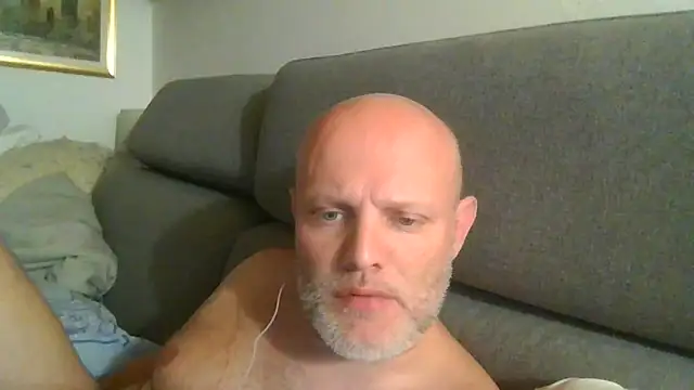 Snapshot of davigochi77bcn chatting on February 13, 10:39 pm davigochi77bcn online show from February 13, 10:39 pm