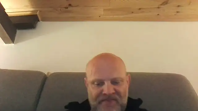 Snapshot of davigochi77bcn chatting on April 12, 7:52 pm davigochi77bcn online show from April 12, 7:52 pm
