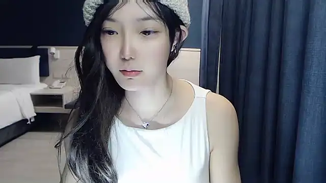 Snapshot of TBgril chatting on April 2, 12:14 pm TBgril online show from April 2, 12:14 pm