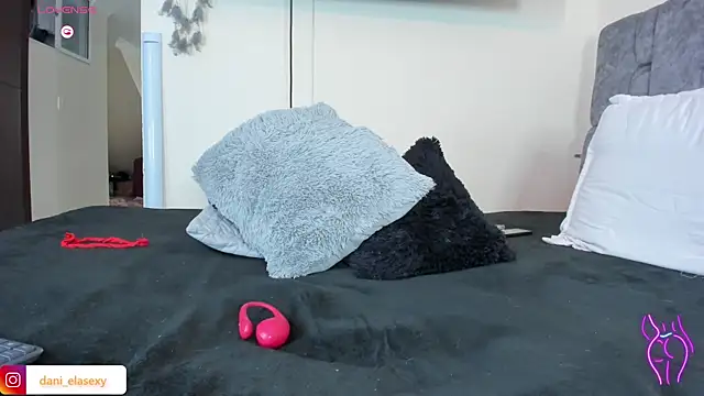 Snapshot of danielasexya1 chatting on March 2, 8:18 pm danielasexya1 online show from March 2, 8:18 pm