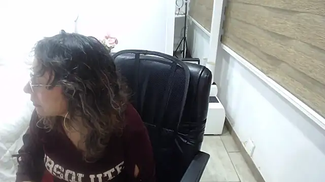 Snapshot of jesy_hot chatting on October 9, 12:08 am jesy hot online show from October 9, 12:08 am