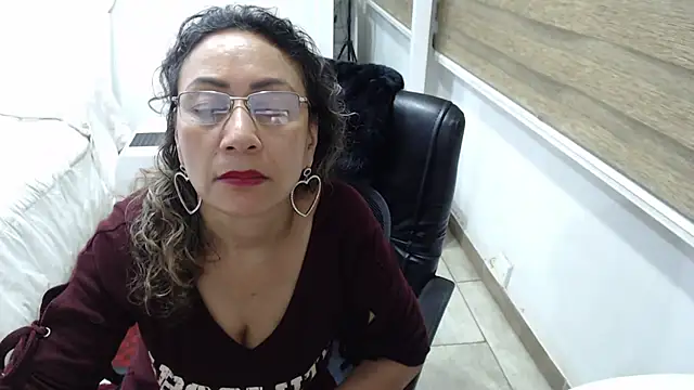 Snapshot of jesy_hot chatting on October 22, 2:56 am jesy hot online show from October 22, 2:56 am