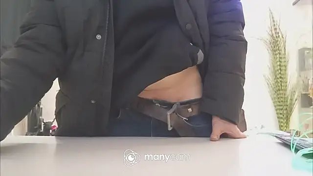 Snapshot of der_dino30 chatting on March 31, 10:43 pm der dino30 online show from March 31, 10:43 pm