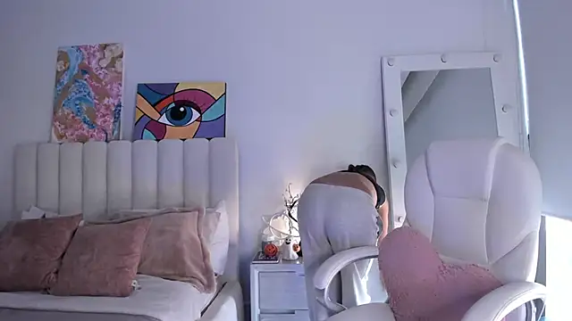 Daniela Miller  online show from November 3, 9:05 pm