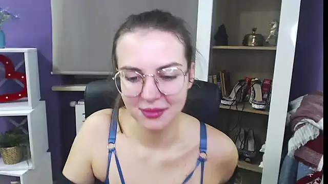 Snapshot of Zoey_Erotic chatting on December 5, 5:37 am Zoey Erotic online show from December 5, 5:37 am