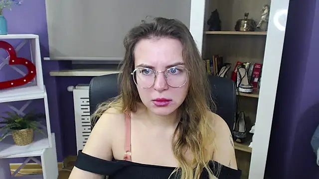 Snapshot of Zoey_Erotic chatting on December 11, 5:32 am Zoey Erotic online show from December 11, 5:32 am
