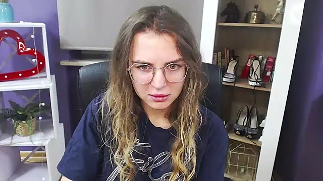Snapshot of Zoey_Erotic chatting on December 19, 5:40 am Zoey Erotic online show from December 19, 5:40 am