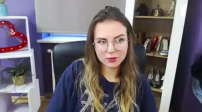 Snapshot of Zoey_Erotic chatting on December 22, 10:28 am Zoey Erotic online show from December 22, 10:28 am