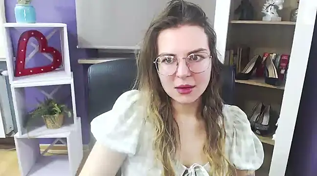 Snapshot of Zoey_Erotic chatting on February 6, 5:25 am Zoey Erotic online show from February 6, 5:25 am