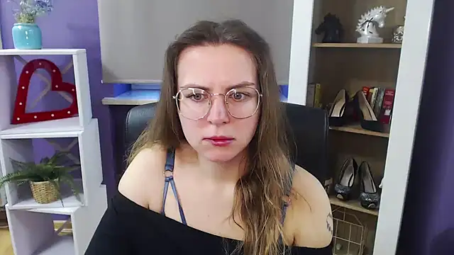 Snapshot of Zoey_Erotic chatting on March 19, 5:30 am Zoey Erotic online show from March 19, 5:30 am