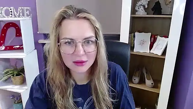 Zoey Erotic online show from October 29, 5:20 am