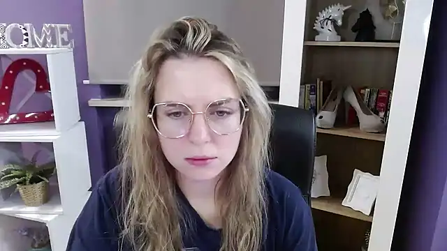 Zoey Erotic online show from November 19, 5:29 am