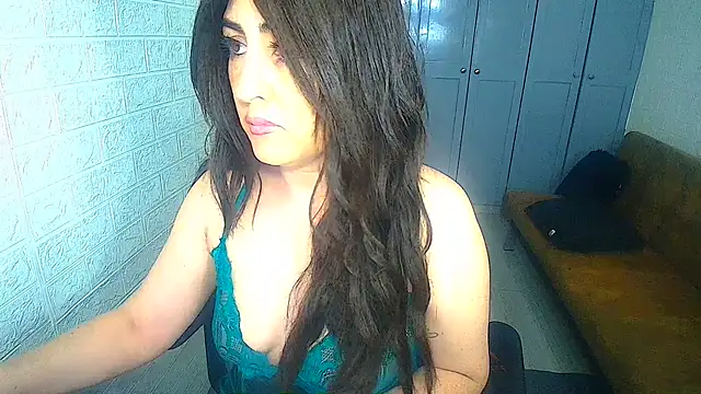 Snapshot of naughty_sarahh chatting on October 28, 11:29 pm naughty sarahh online show from October 28, 11:29 pm