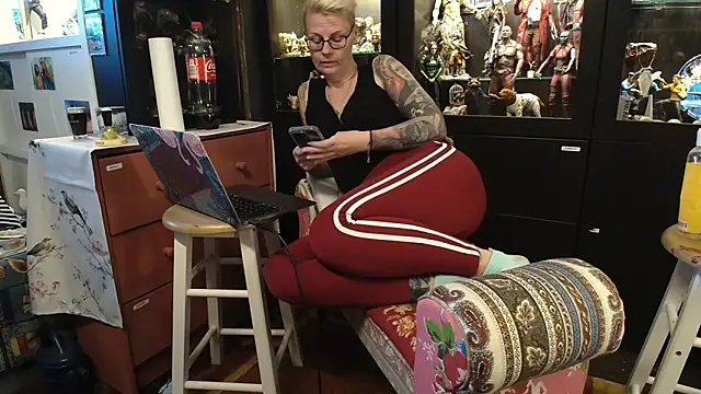 Snapshot of MaryG chatting on January 9, 10:09 am MaryG online show from January 9, 10:09 am