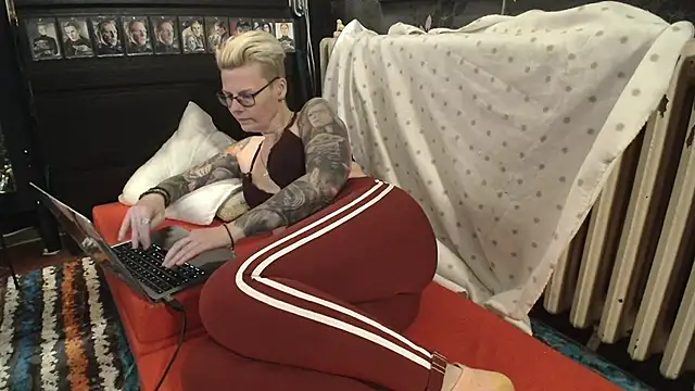Snapshot of MaryG chatting on January 22, 9:43 pm MaryG online show from January 22, 9:43 pm