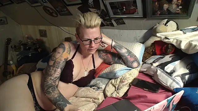 Snapshot of MaryG chatting on January 23, 9:18 pm MaryG online show from January 23, 9:18 pm