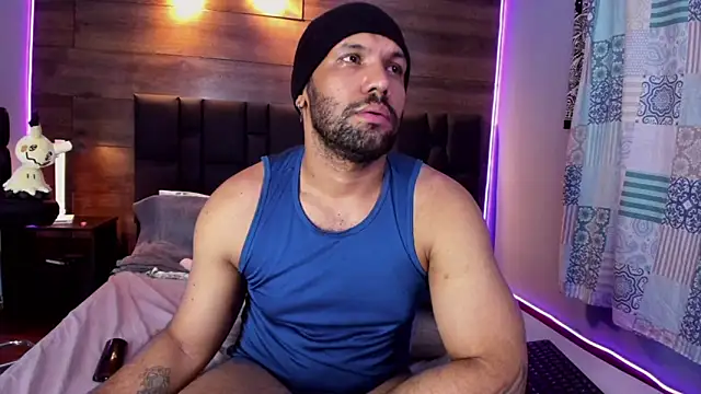 Snapshot of anthonylatynxd chatting on February 1, 8:39 am anthonylatynxd online show from February 1, 8:39 am