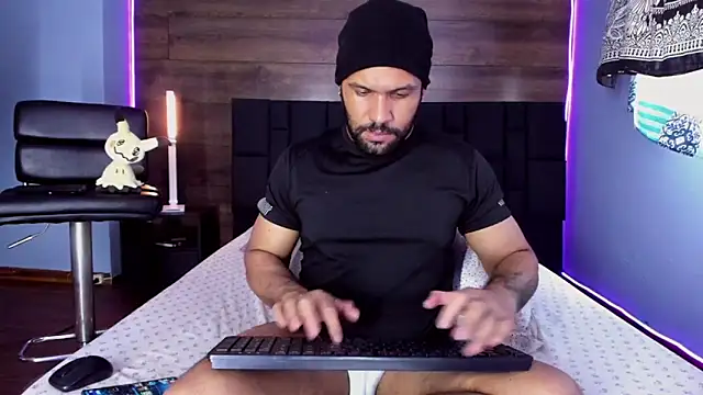 Snapshot of anthonylatynxd chatting on February 10, 9:15 pm anthonylatynxd online show from February 10, 9:15 pm