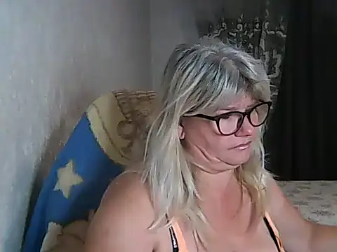 Snapshot of Diana_49 chatting on October 3, 7:49 am Diana 49 online show from October 3, 7:49 am