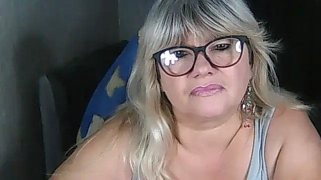 Snapshot of Diana_49 chatting on November 1, 8:16 am Diana 49 online show from November 1, 8:16 am