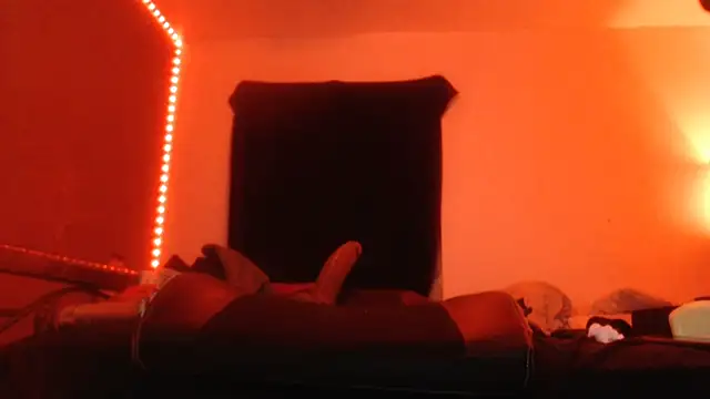 Snapshot of trophyboi69 chatting on April 7, 11:43 am trophyboi69 online show from April 7, 11:43 am