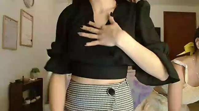 Snapshot of 3littleschoolteens chatting on February 7, 9:04 pm 3littleschoolteens online show from February 7, 9:04 pm