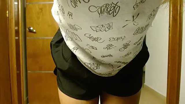 Snapshot of 3littleschoolteens chatting on February 12, 5:05 am 3littleschoolteens online show from February 12, 5:05 am