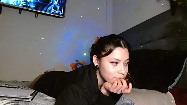 Snapshot of 3littleschoolteens chatting on February 14, 4:58 am 3littleschoolteens online show from February 14, 4:58 am