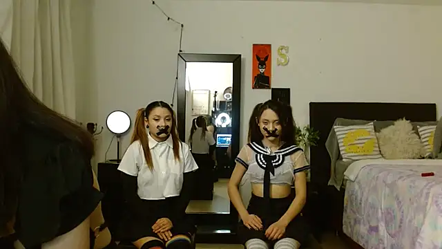 Snapshot of 3littleschoolteens chatting on February 16, 6:32 am 3littleschoolteens online show from February 16, 6:32 am