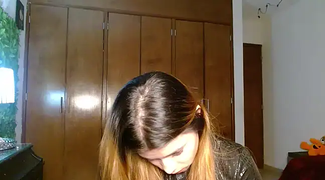 Snapshot of 3littleschoolteens chatting on February 28, 5:59 am 3littleschoolteens online show from February 28, 5:59 am