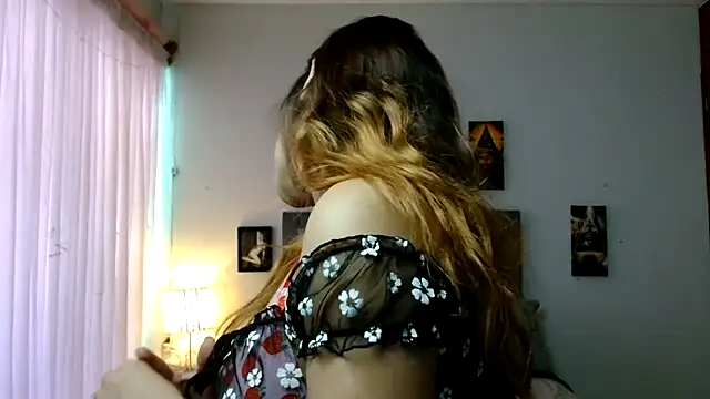 Snapshot of 3littleschoolteens chatting on October 31, 9:05 pm 3littleschoolteens online show from October 31, 9:05 pm