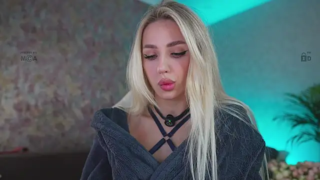 Snapshot of misstics_ chatting on November 7, 2:28 pm misstics online show from November 7, 2:28 pm