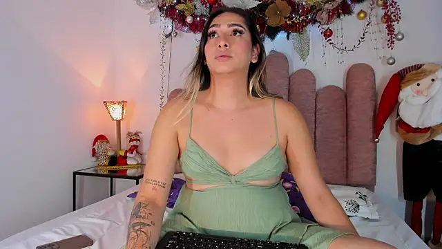 Snapshot of ISABELLASSMITH chatting on December 9, 9:37 pm ISABELLASSMITH online show from December 9, 9:37 pm