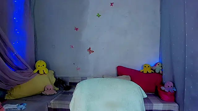 Snapshot of LickLizzy chatting on October 13, 2:22 am LickLizzy online show from October 13, 2:22 am