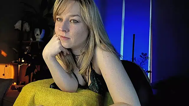 Snapshot of 5_in_one chatting on December 18, 7:36 am 5 in one online show from December 18, 7:36 am