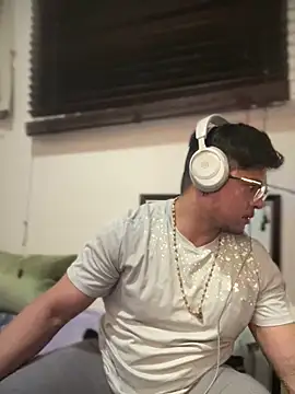 Snapshot of CleanGrey chatting on February 15, 10:14 am CleanGrey online show from February 15, 10:14 am