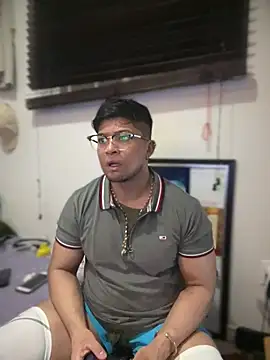 Snapshot of CleanGrey chatting on February 16, 7:37 am CleanGrey online show from February 16, 7:37 am